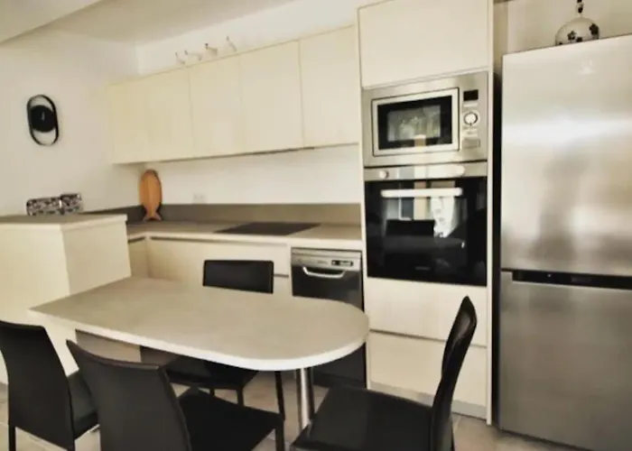 Azur Appart 4 Pers - Parking - Terrasse - 10Min Du Centre