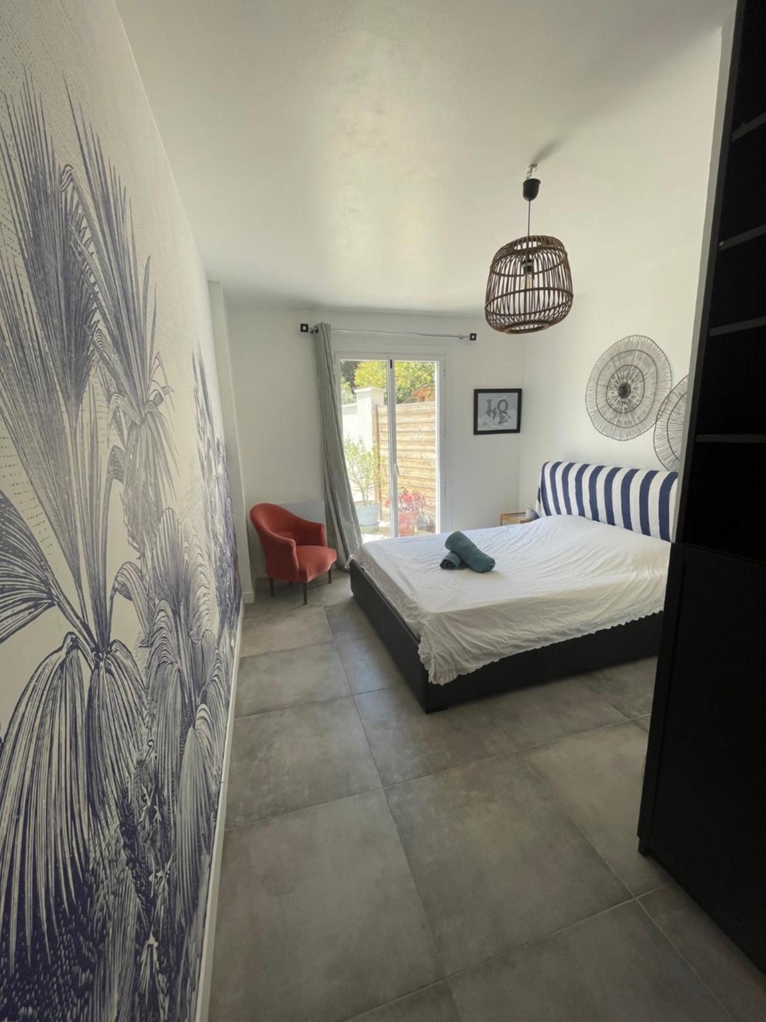 Azur 4 Pers - Parking - Terrasse - 10min Du Centre